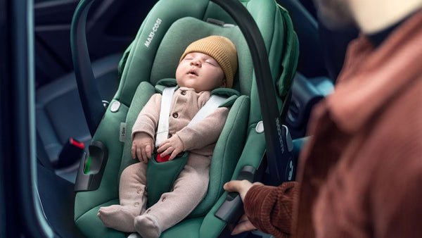 Maxi Cosi Pebble 360 on FamilyFix 360 