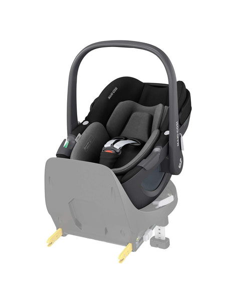 Maxi Cosi Pebble 360 on FamilyFix 360 from the front